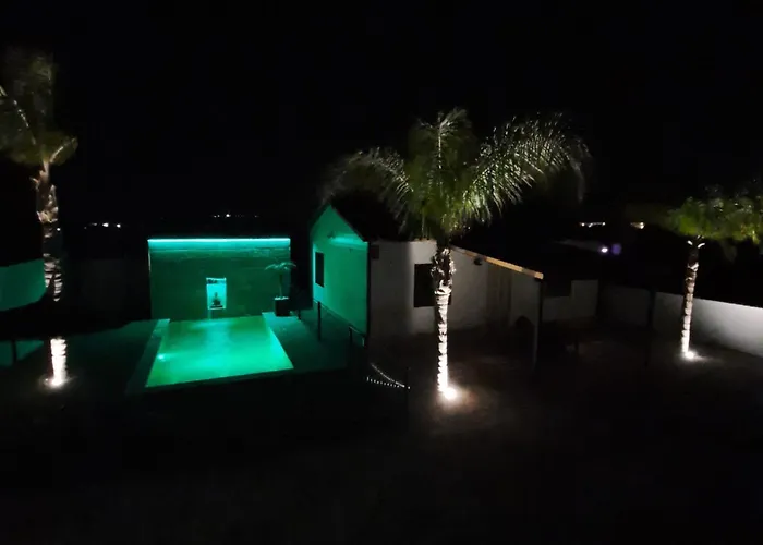 Con Encanto En Conil Solo Familias Y Parejas Nyaraló